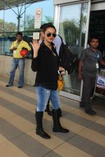 Surveen Chawla snapped at airport on 15th Feb 2015